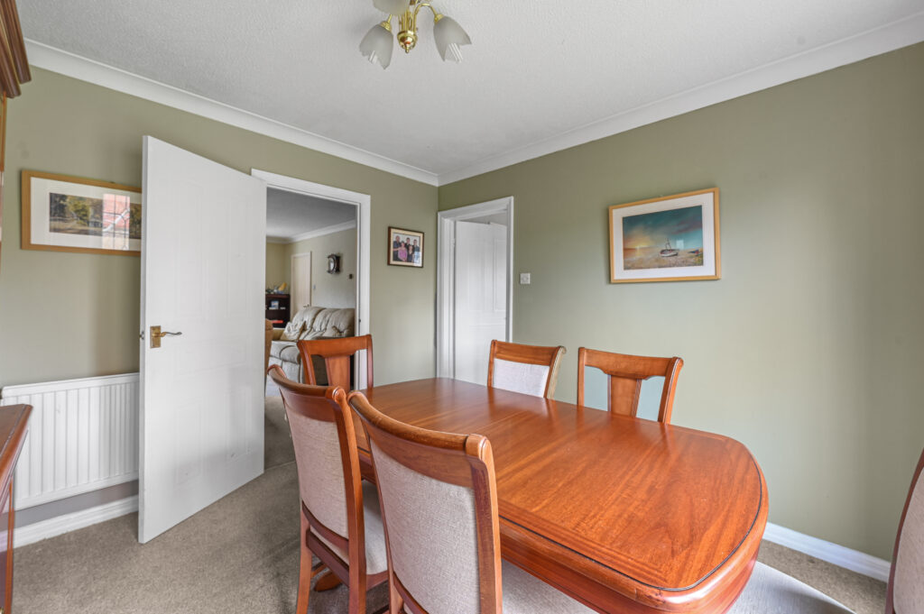 Oak Lodge Tye