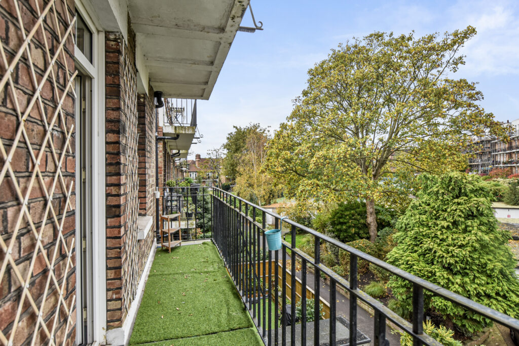Cholmley Gardens, London, NW6