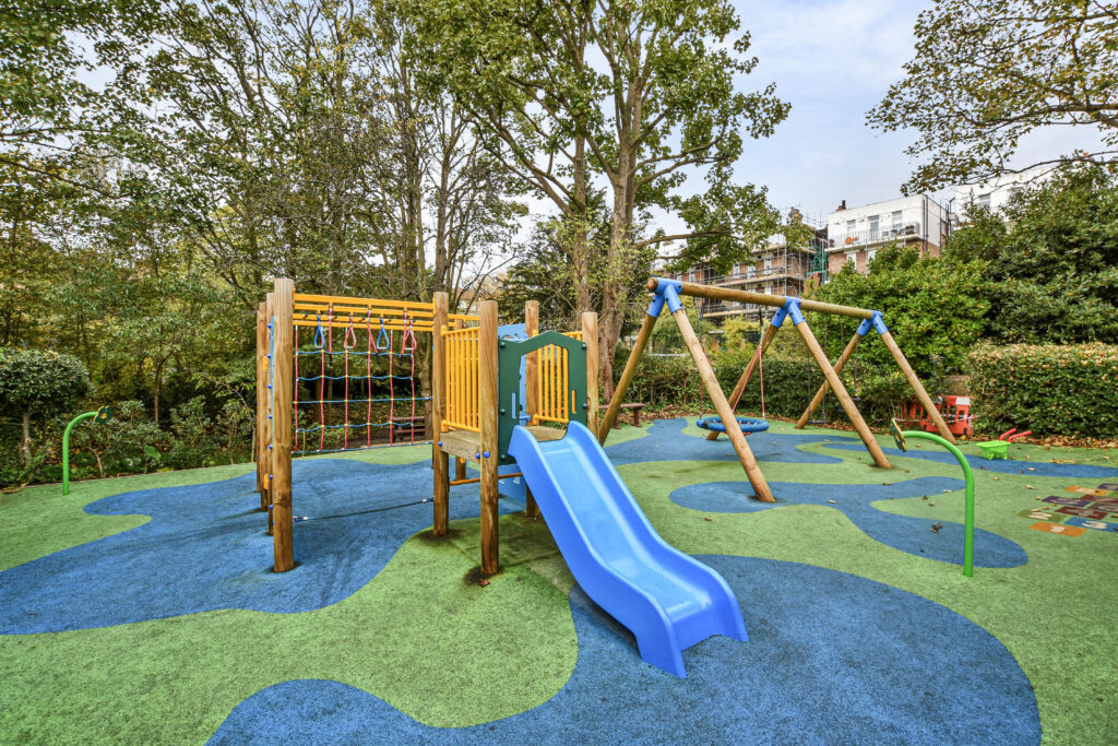 Cholmley Gardens, London, NW6