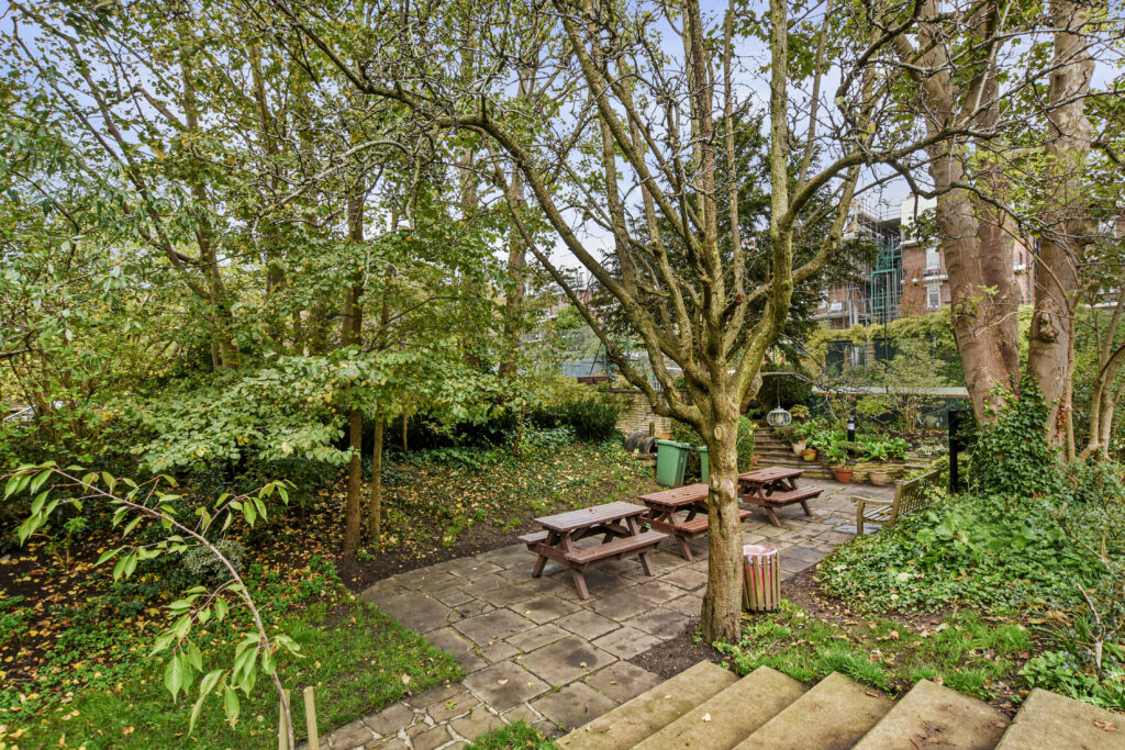 Cholmley Gardens, London, NW6