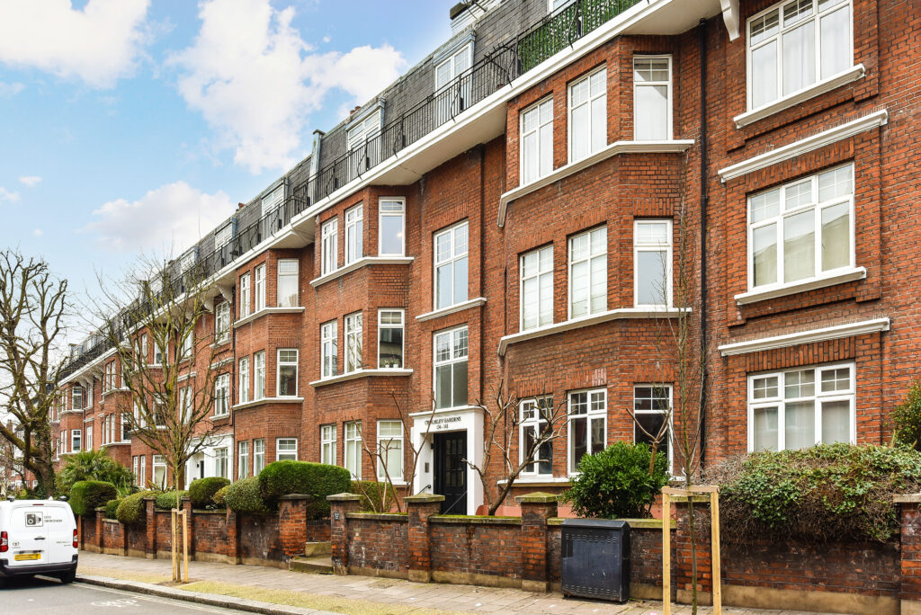 Cholmley Gardens, London, NW6