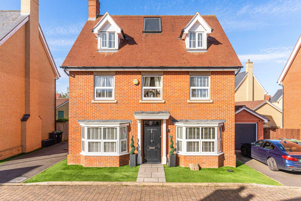 4 Chapmans Close
Little Canfield
Dunmow
CM6 1GD