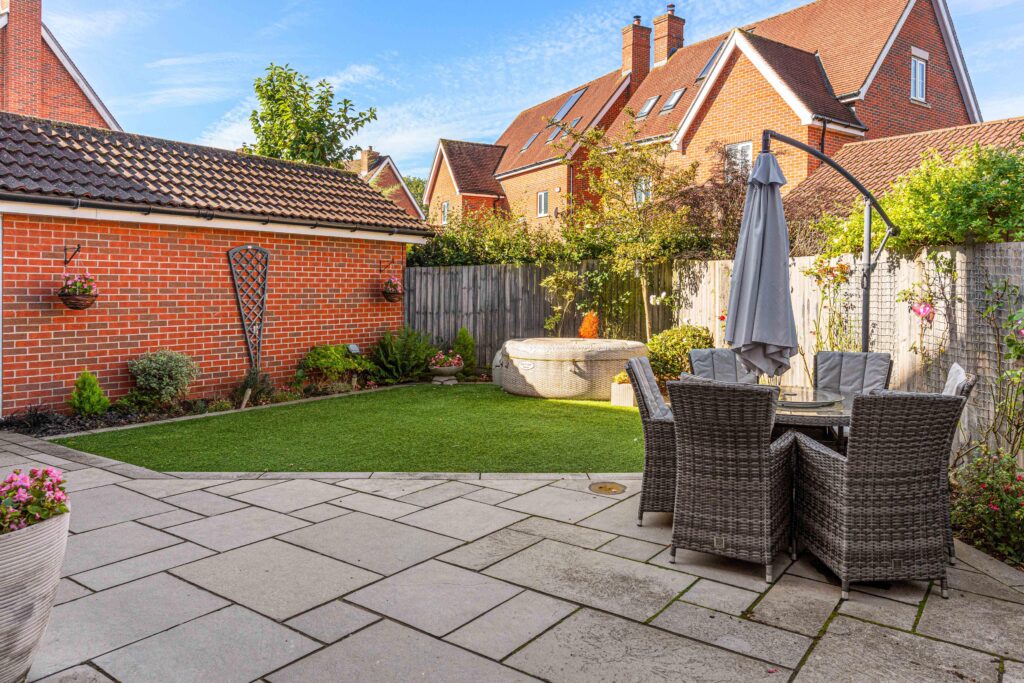 4 Chapmans Close
Little Canfield
Dunmow
CM6 1GD